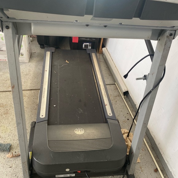 Golds Gym treadmill - Picture 4 of 4